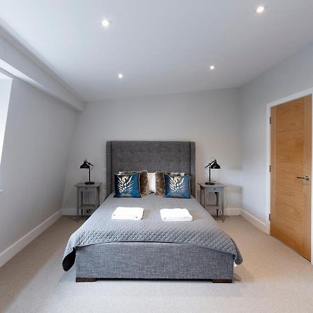 Immaculate Central Windsor Town House With Parking المظهر الخارجي الصورة