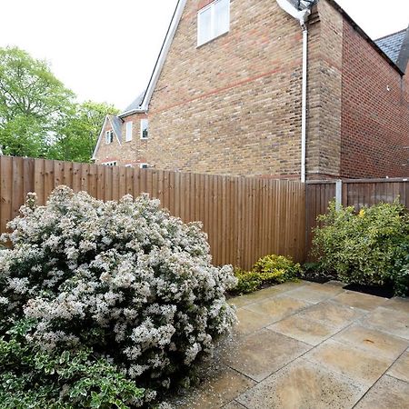 Immaculate Central Windsor Town House With Parking المظهر الخارجي الصورة