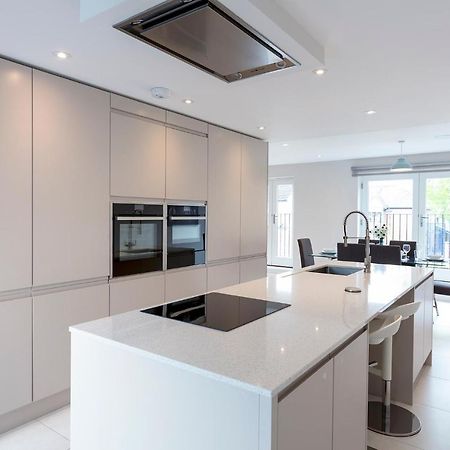Immaculate Central Windsor Town House With Parking المظهر الخارجي الصورة