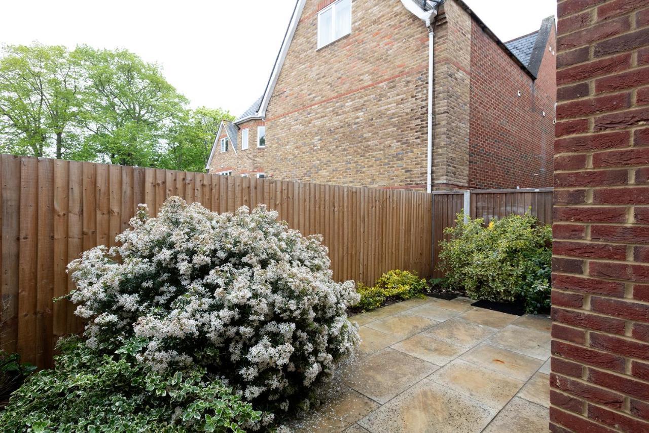 Immaculate Central Windsor Town House With Parking المظهر الخارجي الصورة