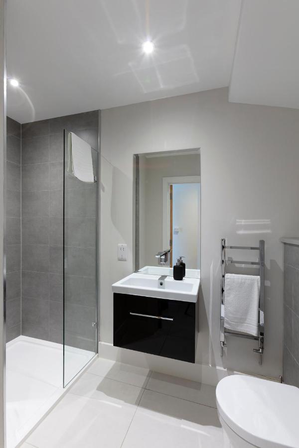 Immaculate Central Windsor Town House With Parking المظهر الخارجي الصورة