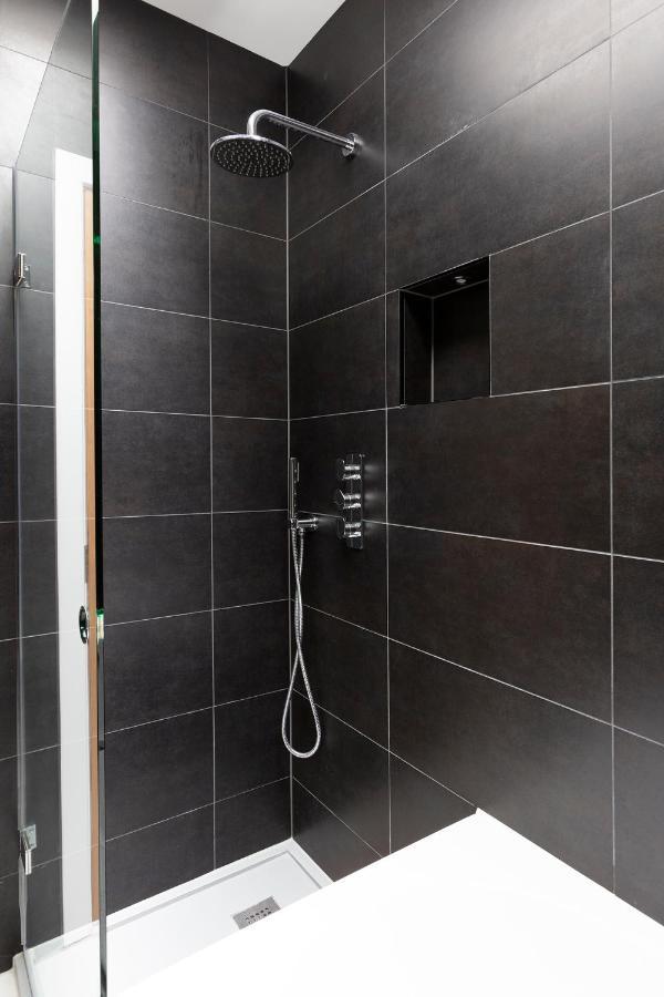 Immaculate Central Windsor Town House With Parking المظهر الخارجي الصورة