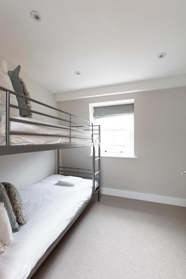 Immaculate Central Windsor Town House With Parking المظهر الخارجي الصورة