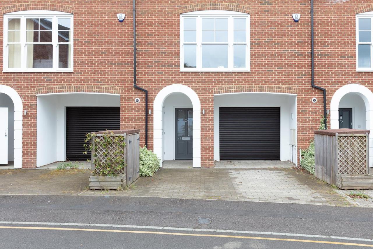Immaculate Central Windsor Town House With Parking المظهر الخارجي الصورة