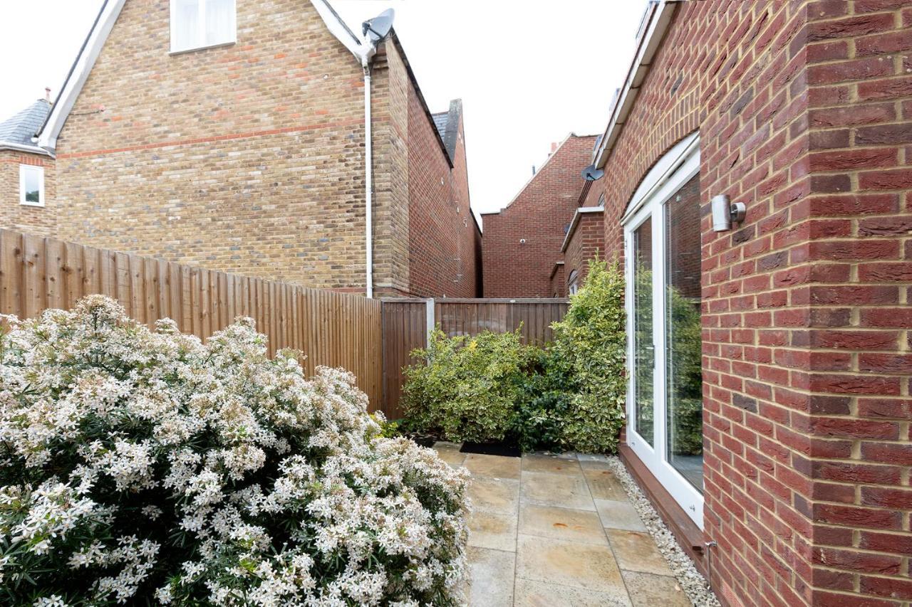 Immaculate Central Windsor Town House With Parking المظهر الخارجي الصورة