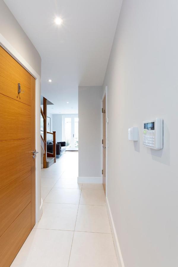 Immaculate Central Windsor Town House With Parking المظهر الخارجي الصورة