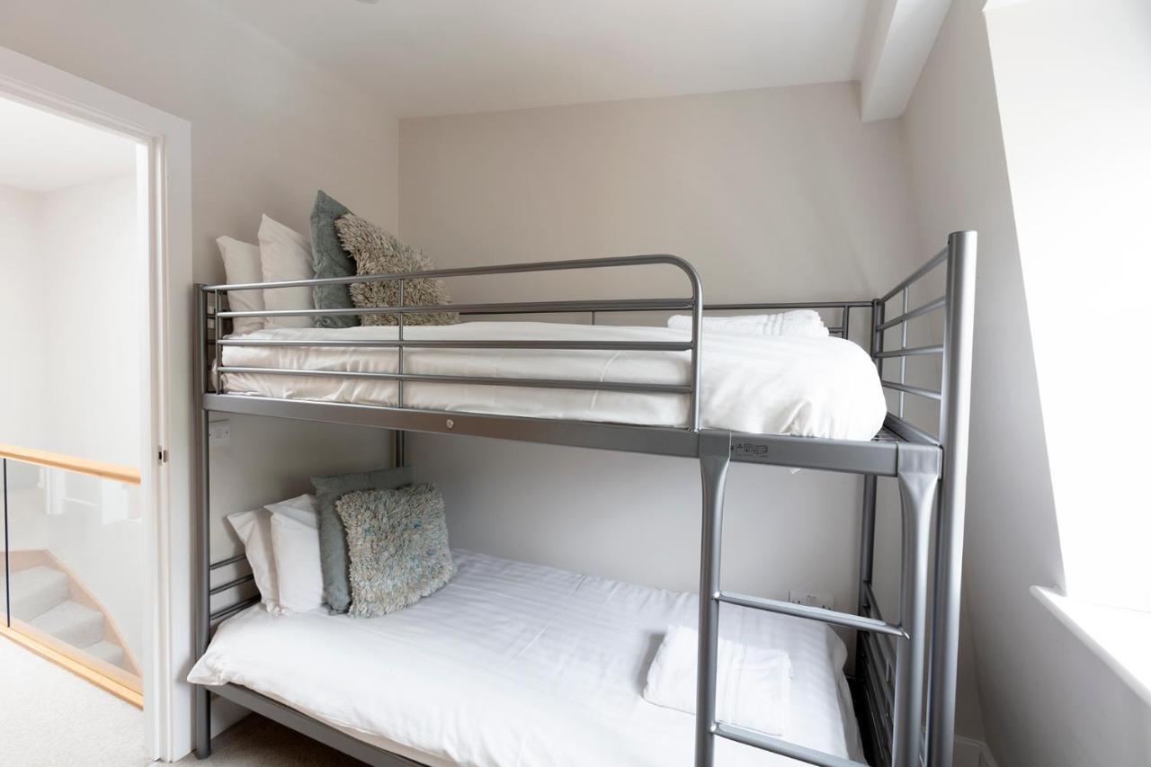 Immaculate Central Windsor Town House With Parking المظهر الخارجي الصورة