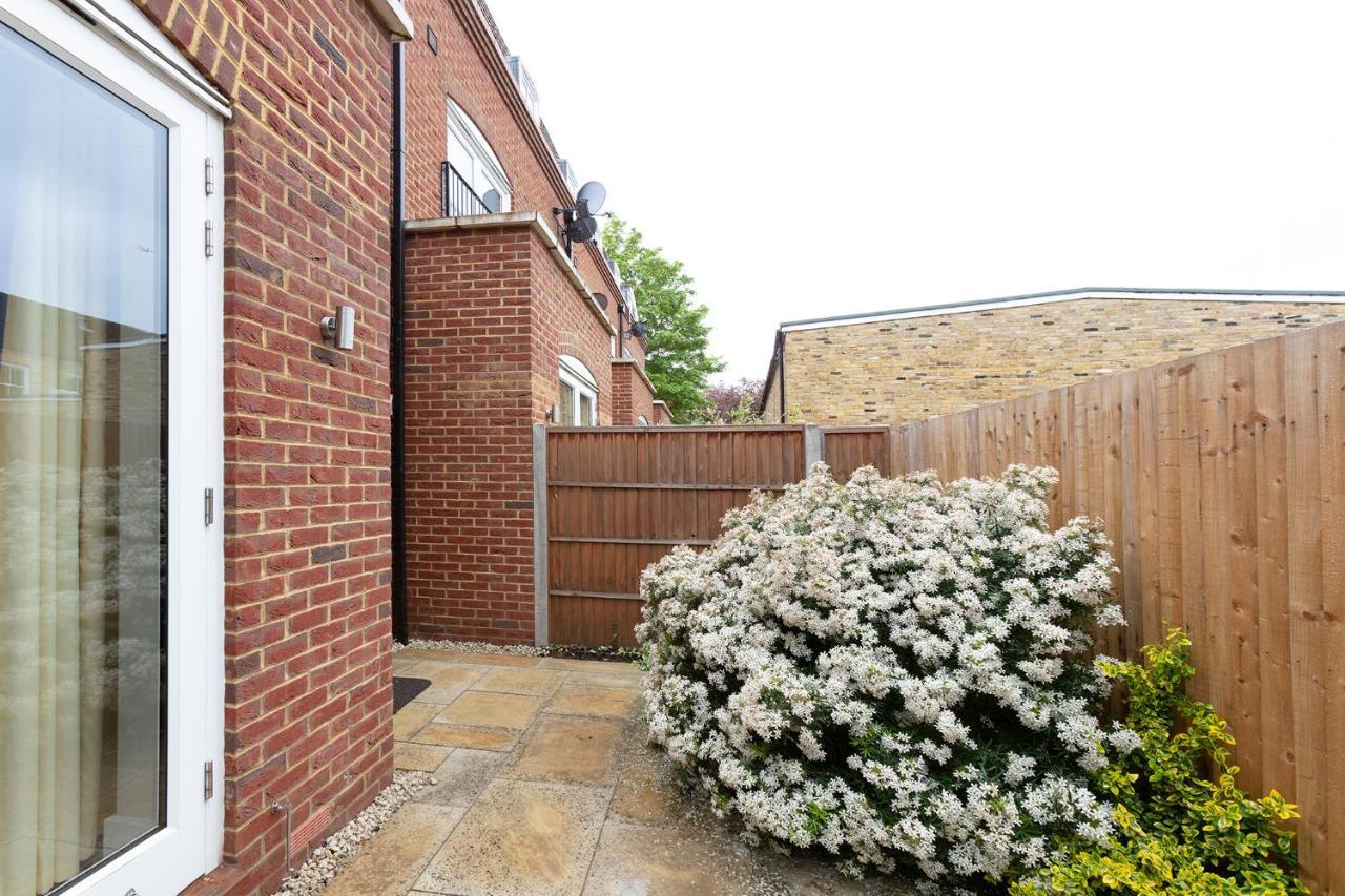 Immaculate Central Windsor Town House With Parking المظهر الخارجي الصورة