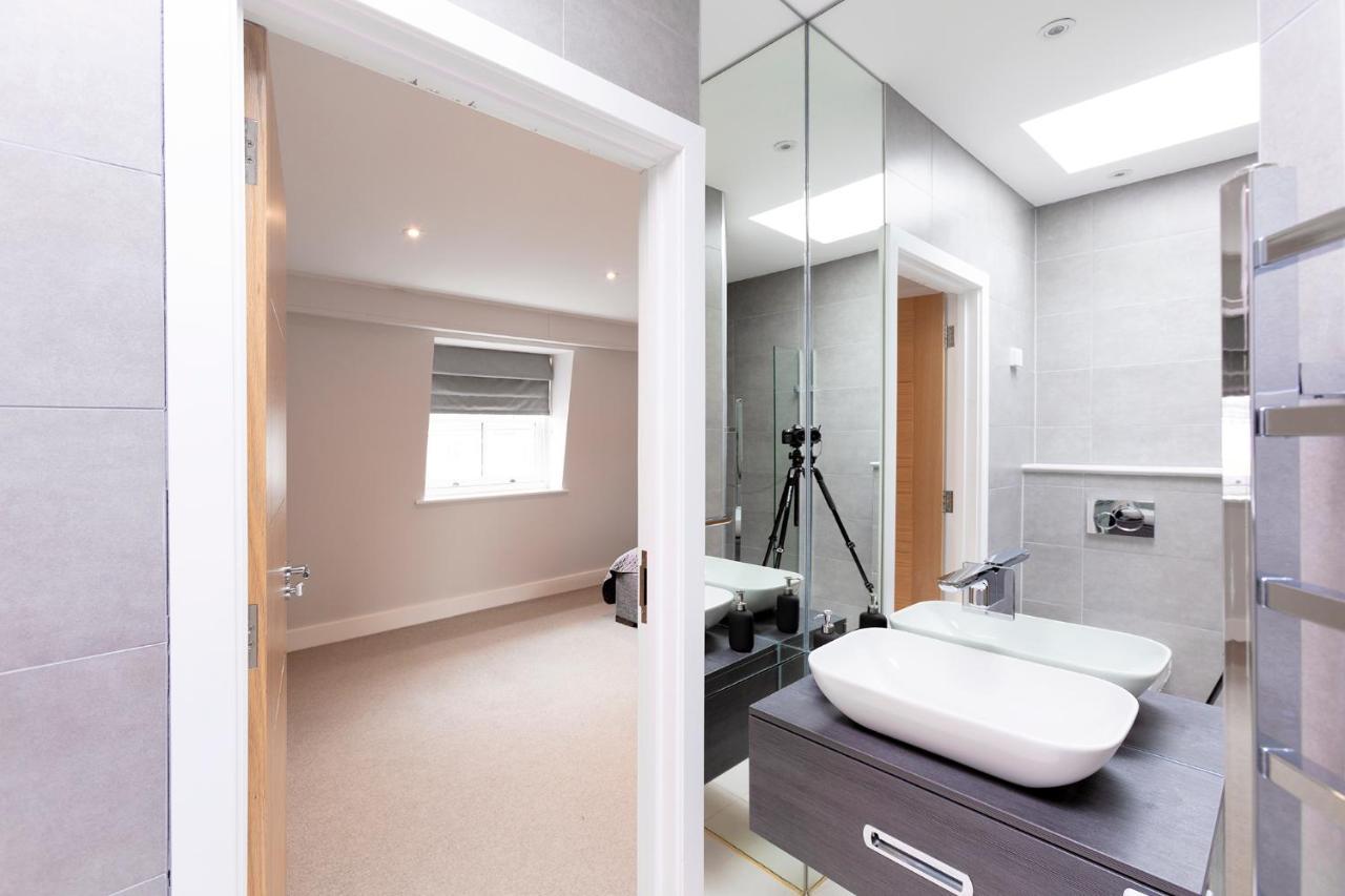 Immaculate Central Windsor Town House With Parking المظهر الخارجي الصورة