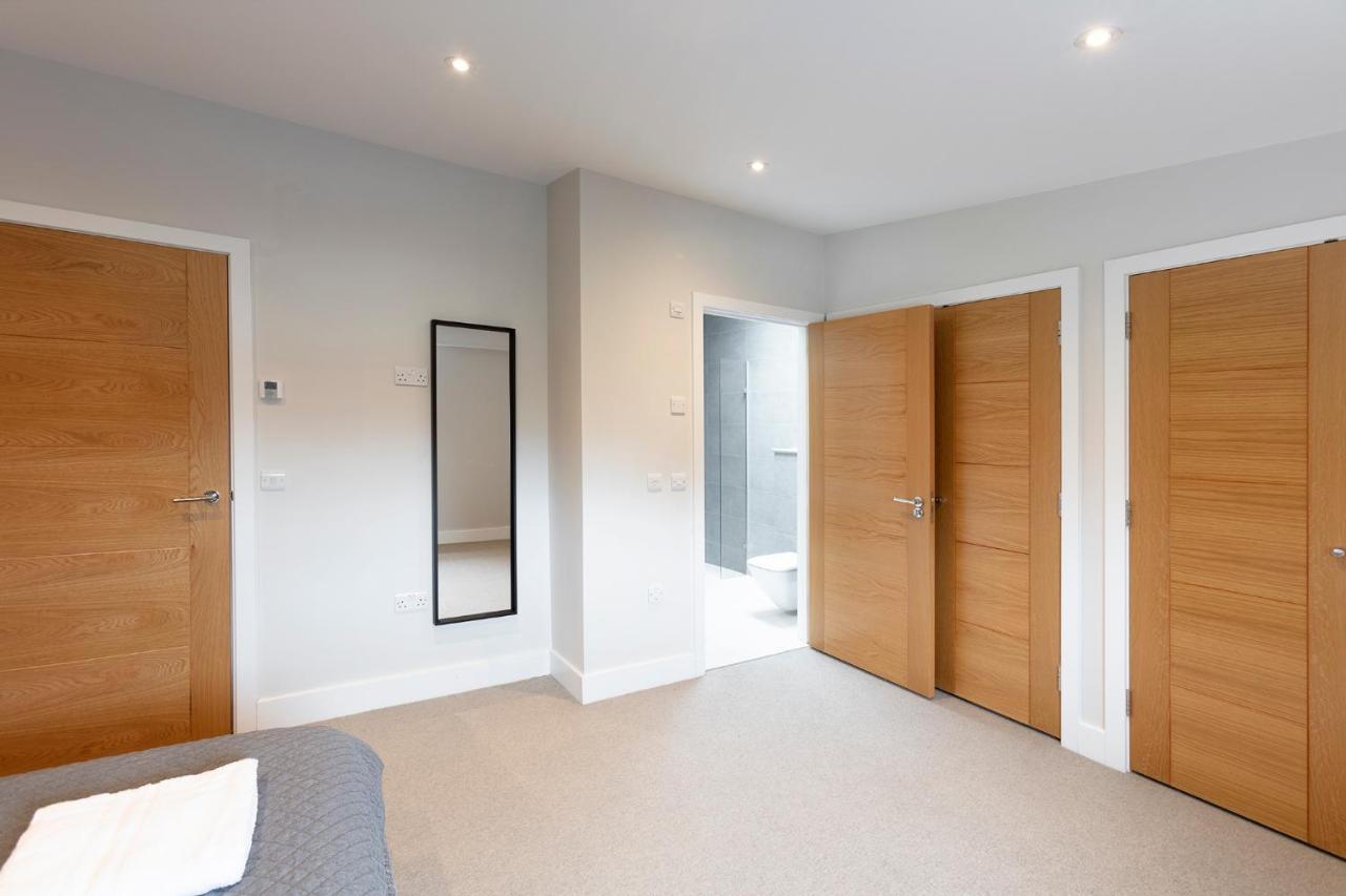 Immaculate Central Windsor Town House With Parking المظهر الخارجي الصورة