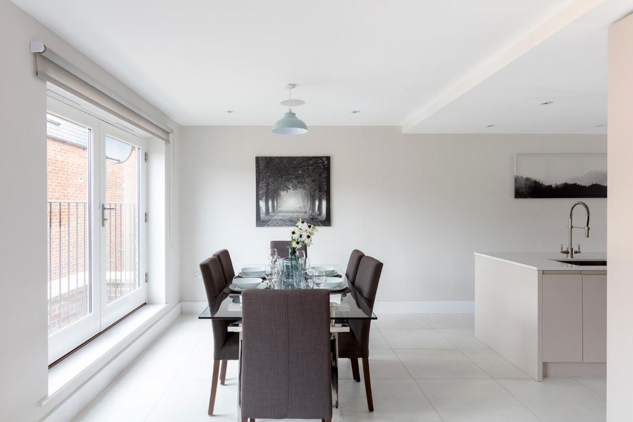 Immaculate Central Windsor Town House With Parking المظهر الخارجي الصورة