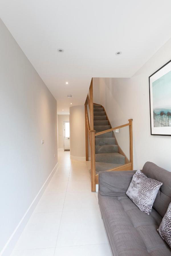 Immaculate Central Windsor Town House With Parking المظهر الخارجي الصورة
